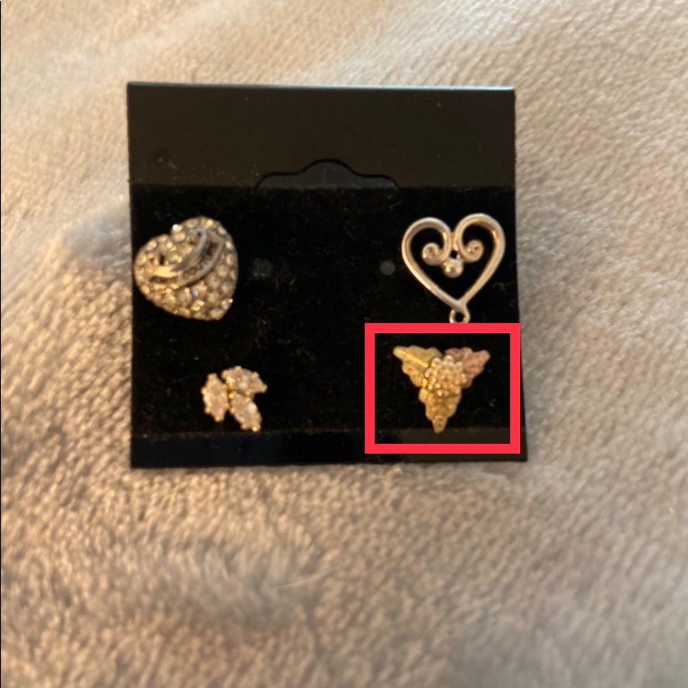 ONE single black hills gold earring